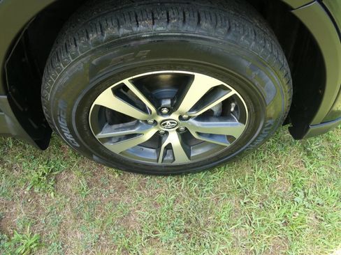 Used 2018 Toyota RAV4 XLE image 27