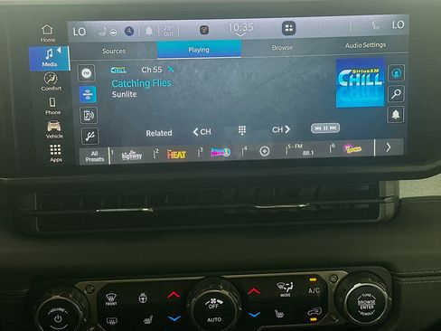 Used 2024 Jeep Wrangler Unlimited Sahara AWD/4WD image 19