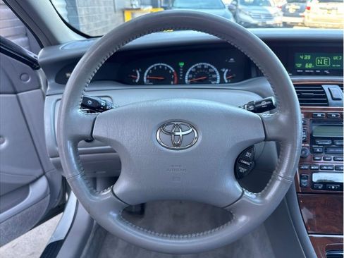 Used 2002 Toyota Avalon XLS image 15