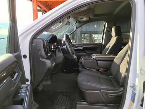 Used 2024 Chevrolet Silverado 2500 LT image 18