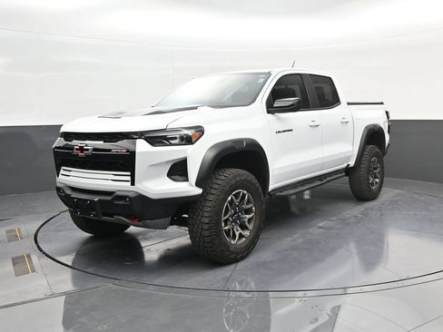 Used 2024 Chevrolet Colorado ZR2 w/ Technology Package AWD/4WD image 3