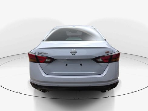 Used 2024 Nissan Altima 2.5 SR w/ SR Premium Package FWD image 5
