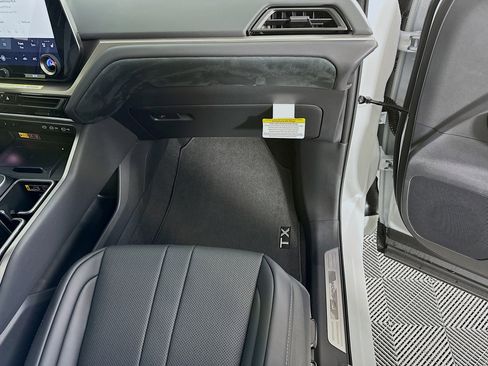 New 2026 Lexus TX 500h AWD image 33