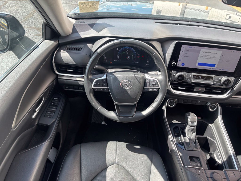 Used 2025 Toyota Grand Highlander FWD image 3
