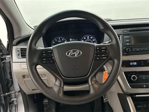 Used 2017 Hyundai Sonata SE image 7