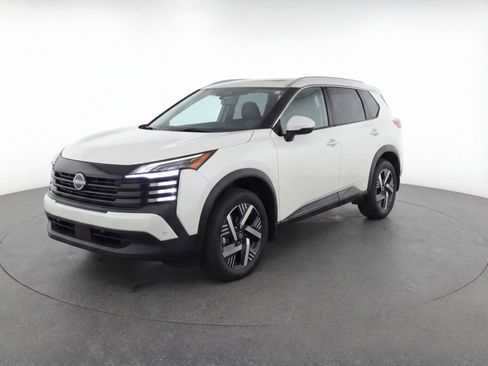 Used 2025 Nissan Kicks SV image 3