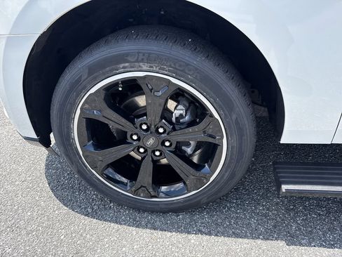 Used 2023 Ford Expedition Limited AWD/4WD image 11