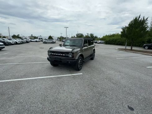 Used 2025 Ford Bronco Outer Banks AWD/4WD image 3