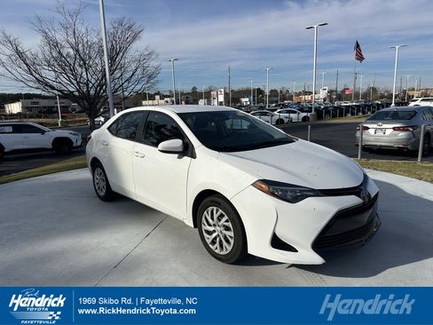 Used 2018 Toyota Corolla LE image 1