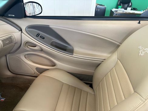 Used 2004 Ford Mustang GT RWD image 17