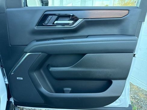 Used 2025 GMC Yukon Denali image 24