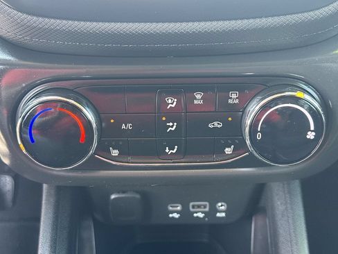 Used 2022 Chevrolet TrailBlazer LT FWD image 23