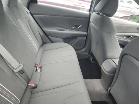 Used 2023 Hyundai Elantra SEL FWD image 4