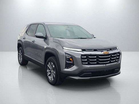 Used 2025 Chevrolet Equinox LT AWD/4WD image 3