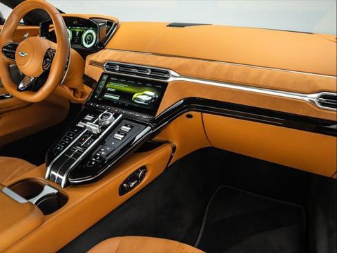 Used 2025 Aston Martin V8 Vantage Coupe image 30