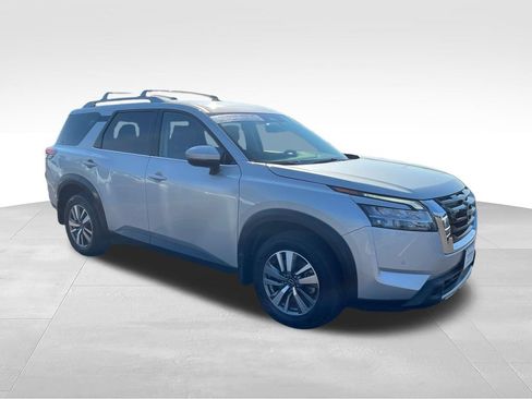 Used 2024 Nissan Pathfinder SL AWD/4WD image 7