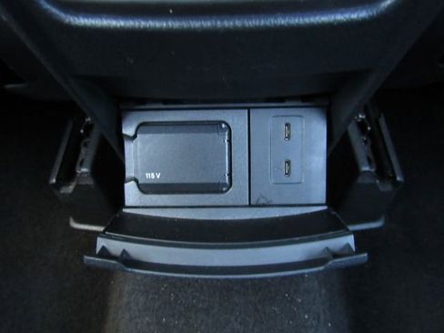 Used 2022 Mercedes-Benz GLB 250 w/ Premium Package Lite image 29