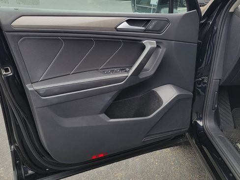 Certified 2023 Volkswagen Tiguan SE image 18