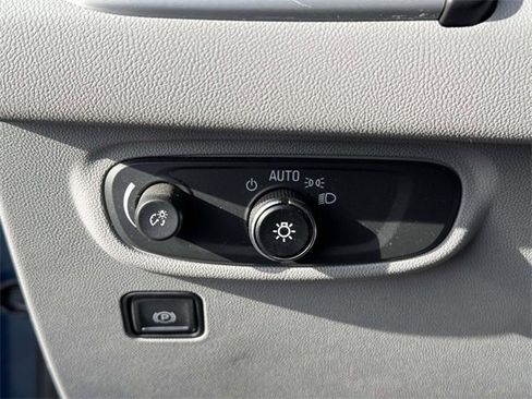 Used 2020 GMC Terrain SLE w/ Driver Convenience Package image 9