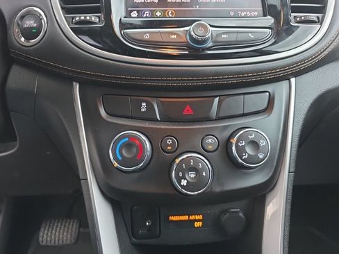 Used 2020 Chevrolet Trax LT w/ Driver Confidence Package AWD/4WD image 18