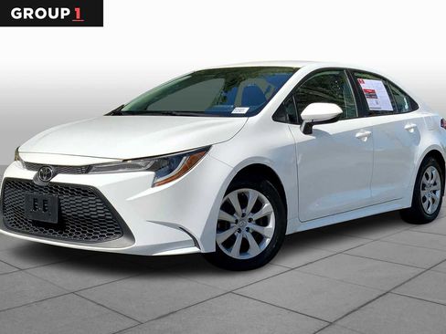 Used 2022 Toyota Corolla LE image 1