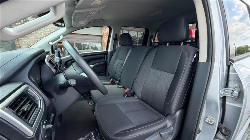 Used 2017 Nissan Titan SV AWD/4WD image 25