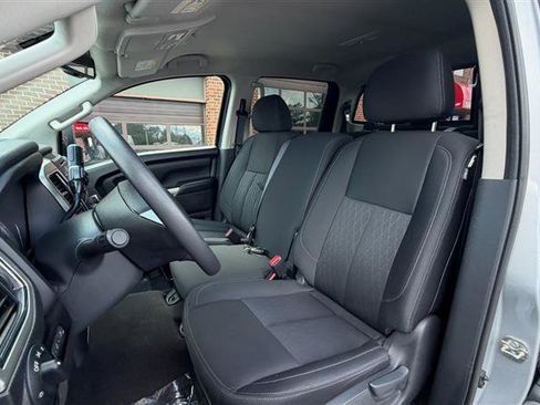 Used 2017 Nissan Titan SV AWD/4WD image 25