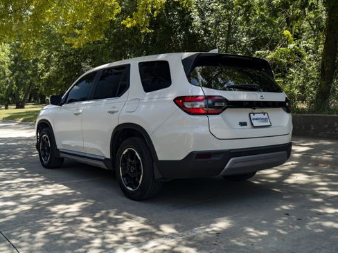 Used 2025 Honda Pilot EX-L image 7