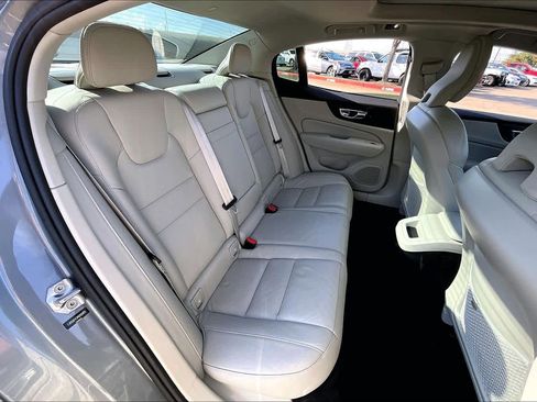 Used 2021 Volvo S60 T5 Momentum image 18