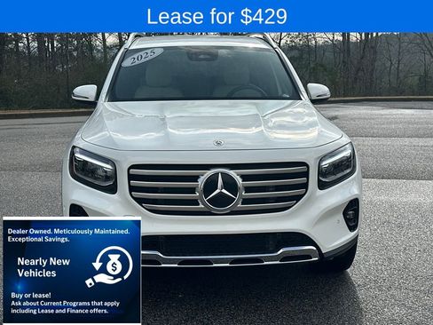 Used 2025 Mercedes-Benz GLB 250 4MATIC image 3