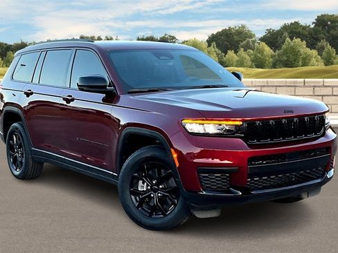 Used 2025 Jeep Grand Cherokee L Altitude image 2