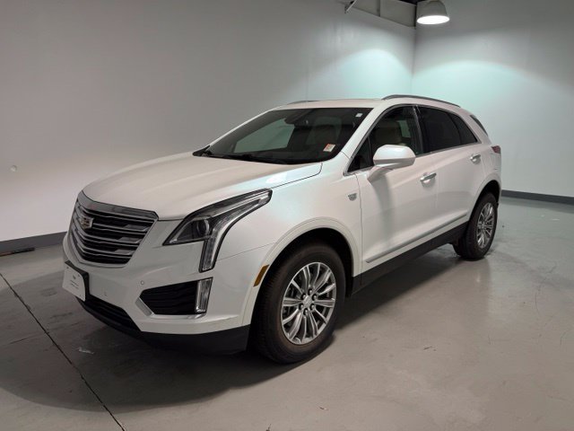 Used 2017 Cadillac XT5 Luxury w/ Driver Awareness Package FWD image 3