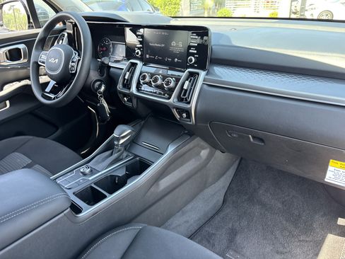 Certified 2023 Kia Sorento LX FWD image 10