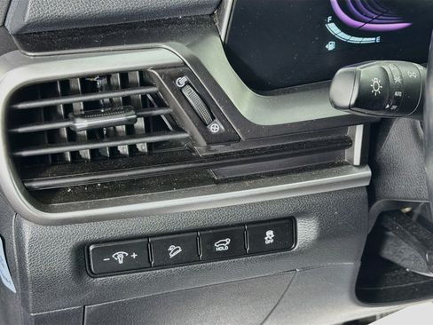 Used 2025 Kia Telluride S FWD image 17