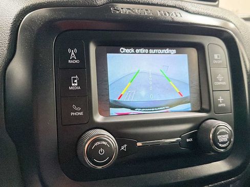 Used 2017 Jeep Renegade Latitude w/ Popular Equipment Group AWD/4WD image 19