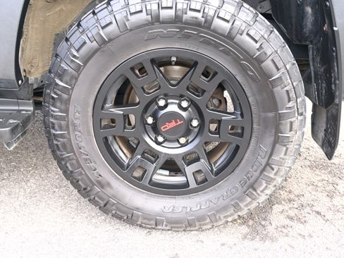 Used 2021 Toyota 4Runner Venture w/ Moonroof Package image 10