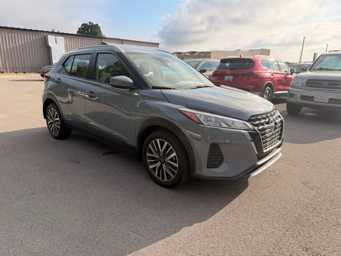 Certified 2024 Nissan Kicks SV FWD image 3