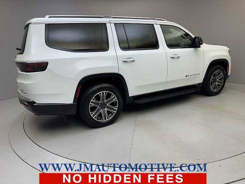 Used 2024 Jeep Wagoneer Series II w/ Flexible Seating Group AWD/4WD image 5