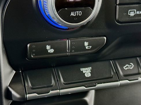 Used 2023 Chevrolet Silverado 2500 LT AWD/4WD image 19