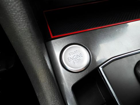 Used 2020 Volkswagen Tiguan SE R-Line image 39