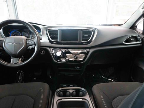 Used 2020 Chrysler Pacifica Touring w/ S Appearance Package FWD image 20