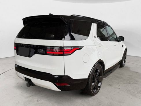 Certified 2025 Land Rover Discovery Dynamic SE AWD/4WD image 4