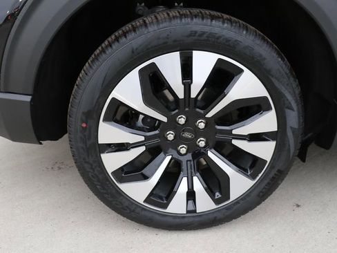 New 2026 Ford Explorer Platinum image 7