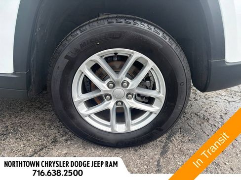 Used 2025 Jeep Grand Cherokee Laredo X w/ Luxury Tech Group I AWD/4WD image 13