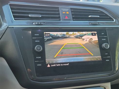 Used 2022 Volkswagen Tiguan SE image 22