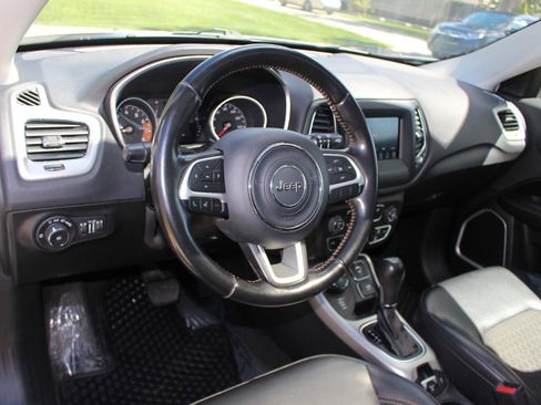 Used 2019 Jeep Compass Latitude w/ Cold Weather Group AWD/4WD image 15