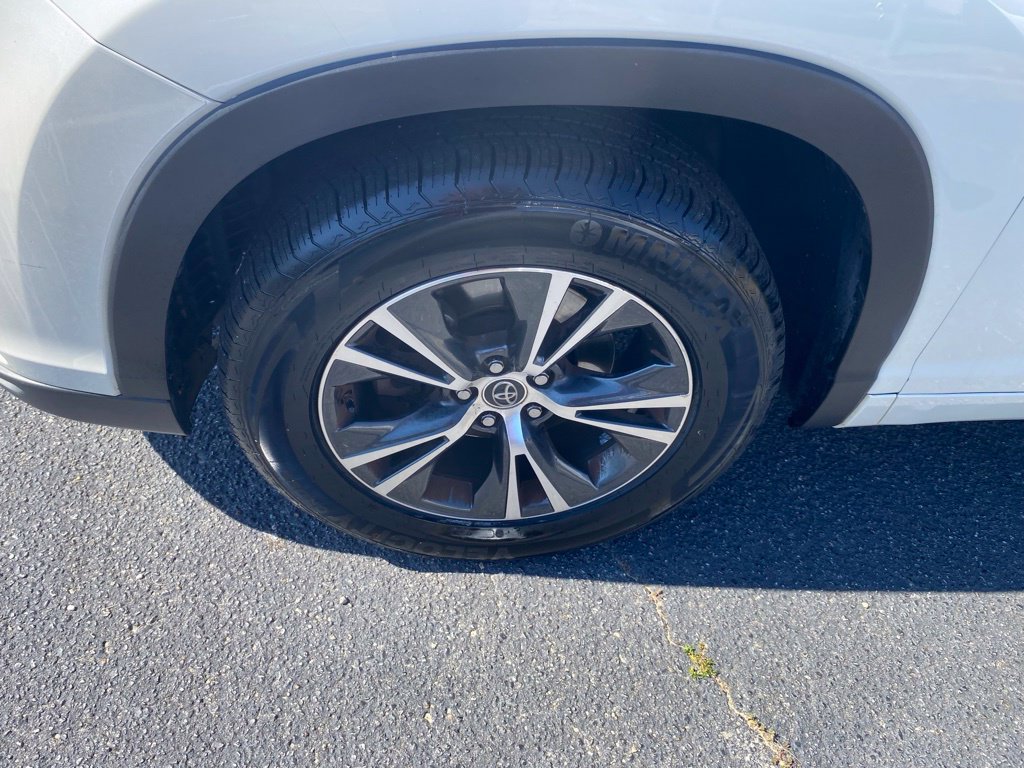 Used 2016 Toyota Highlander XLE FWD image 17