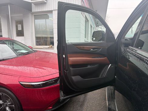 Used 2017 Cadillac Escalade Premium Luxury image 18