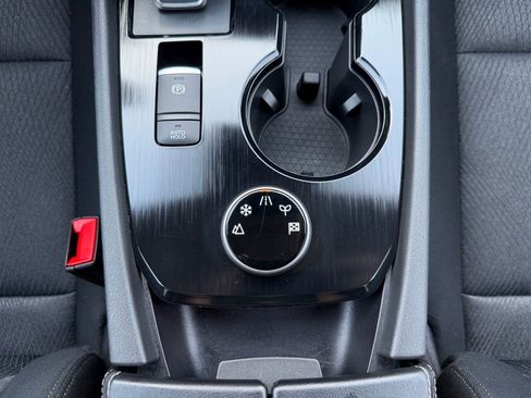Used 2024 Nissan Rogue SV AWD/4WD image 27