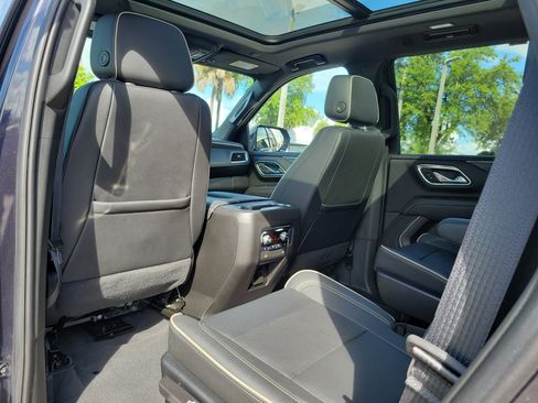 Used 2023 GMC Yukon SLT w/ SLT Premium Package image 15